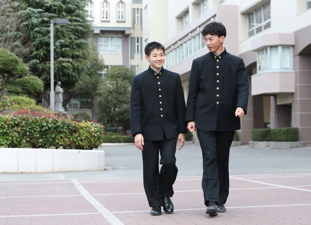 明星高校の制服