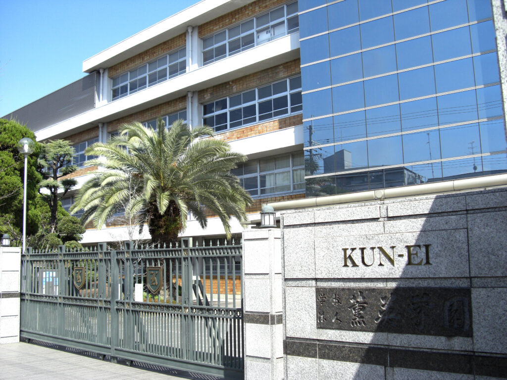 大阪薫英女学院高校の校舎