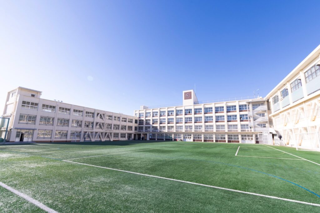箕面学園高校の校舎